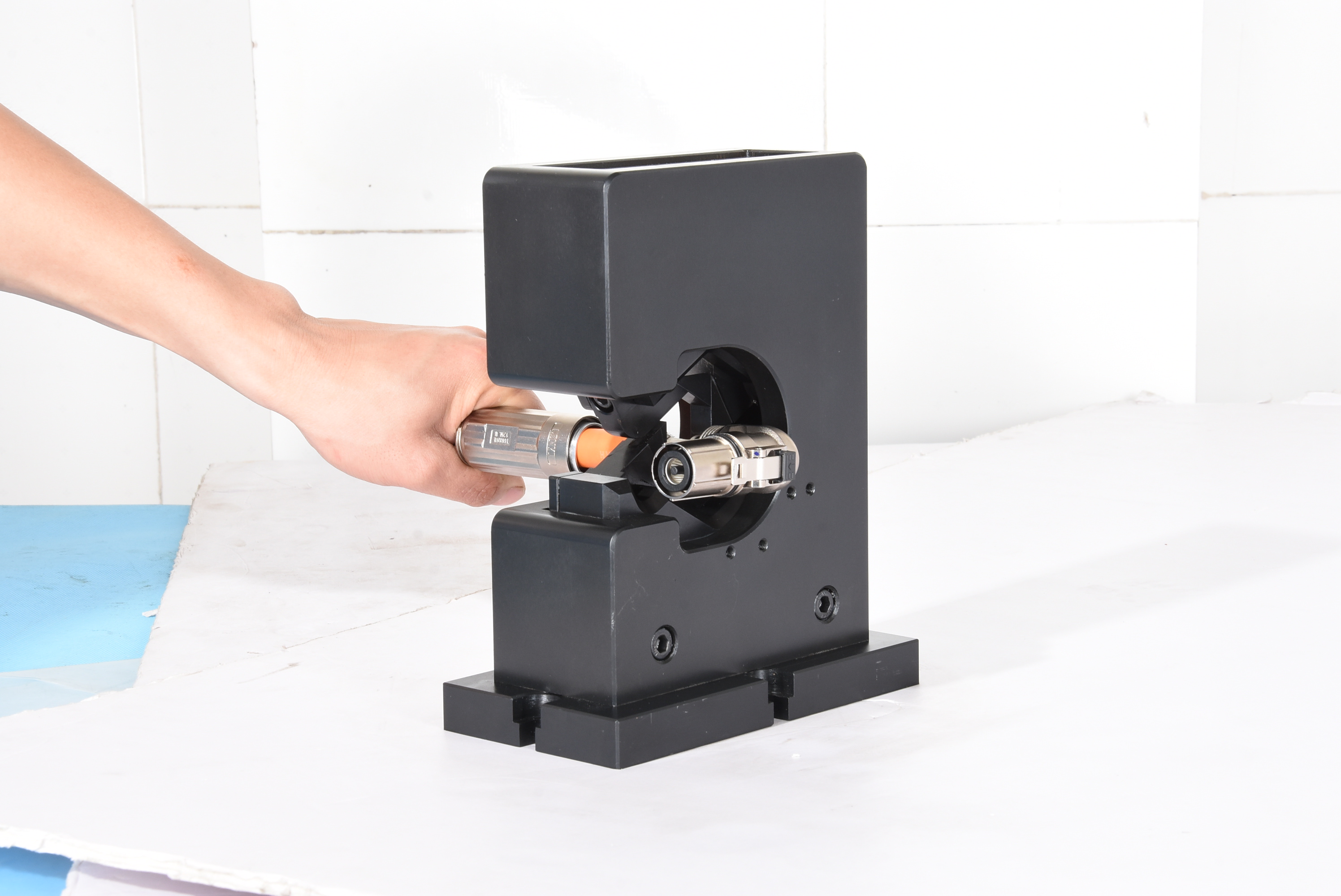 壓接端子的步驟及壓接測(cè)量細(xì)節(jié)的介紹